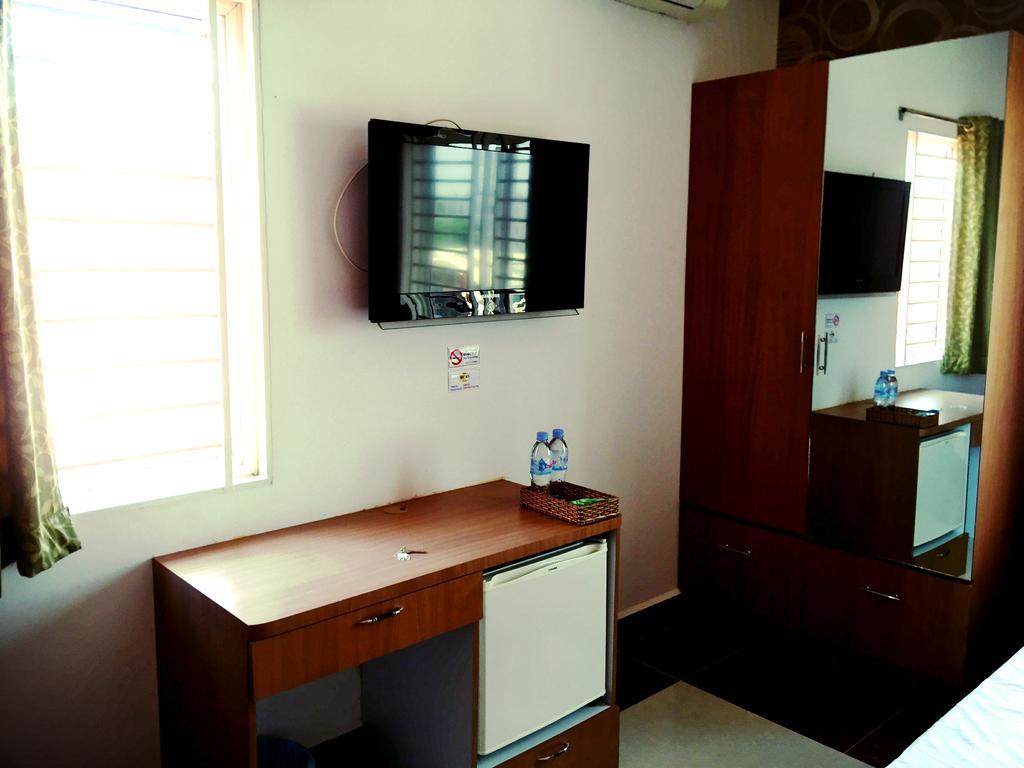 Soben Sensok Guesthouse Phnom Penh Bagian luar foto