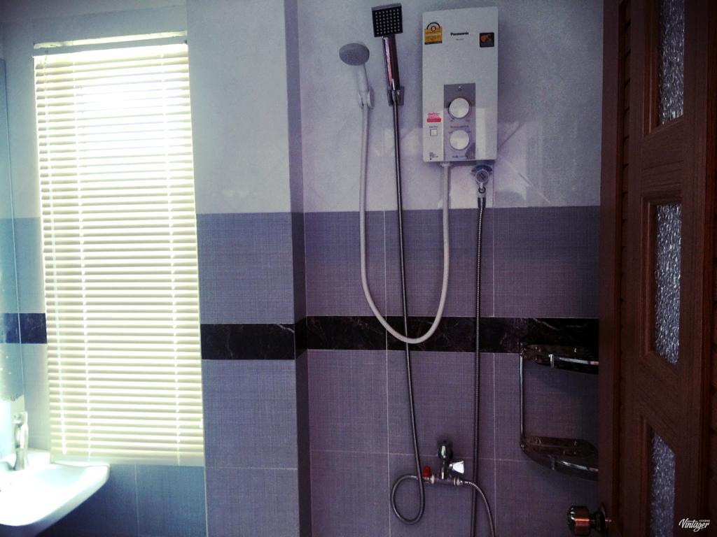 Soben Sensok Guesthouse Phnom Penh Bagian luar foto