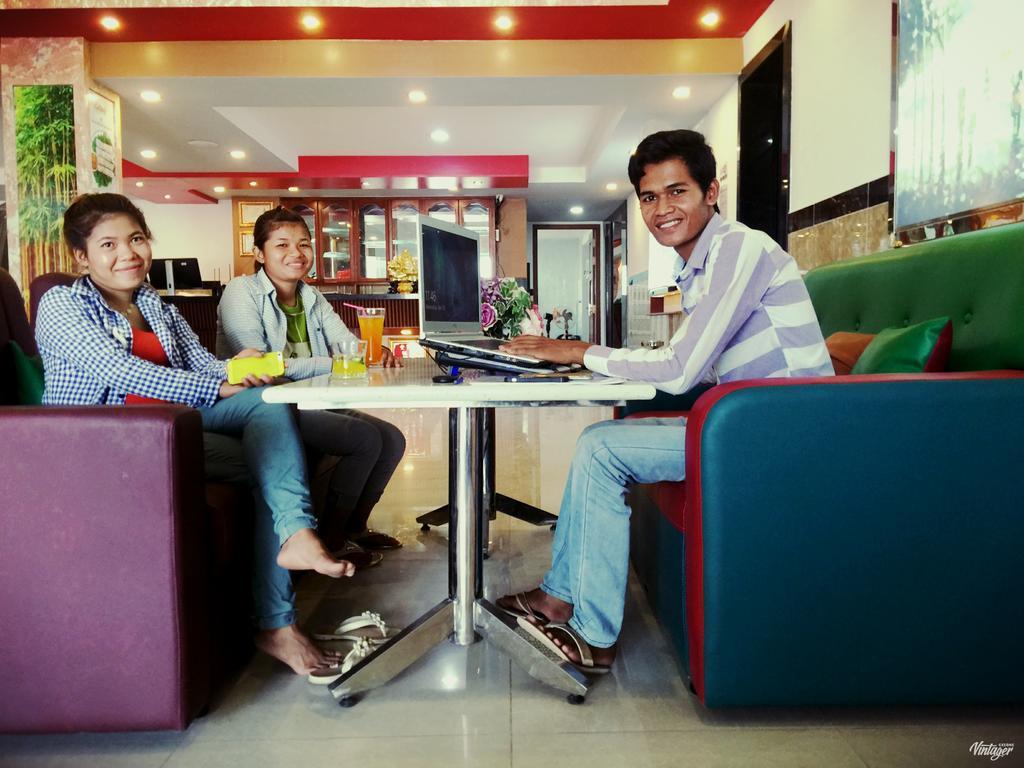 Soben Sensok Guesthouse Phnom Penh Bagian luar foto