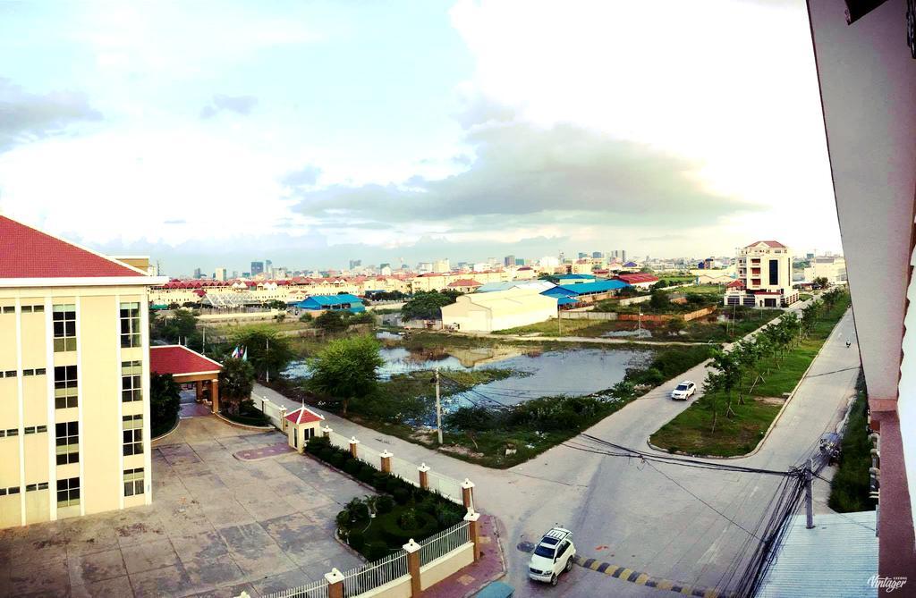 Soben Sensok Guesthouse Phnom Penh Bagian luar foto